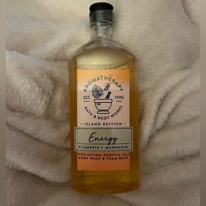 Bath and body works aromatherapy energy plumeria and mandarin body wash